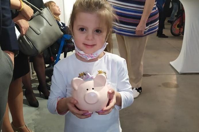 Добротворци: 5-годишно момиченце дари касичката си за "Да играем заедно" в 