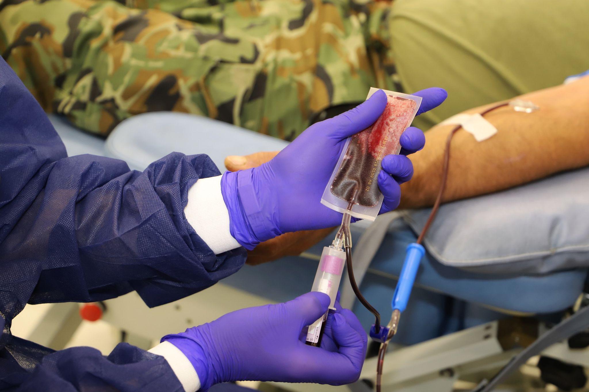 Близо 400 военни дариха кръв в София (СНИМКИ)