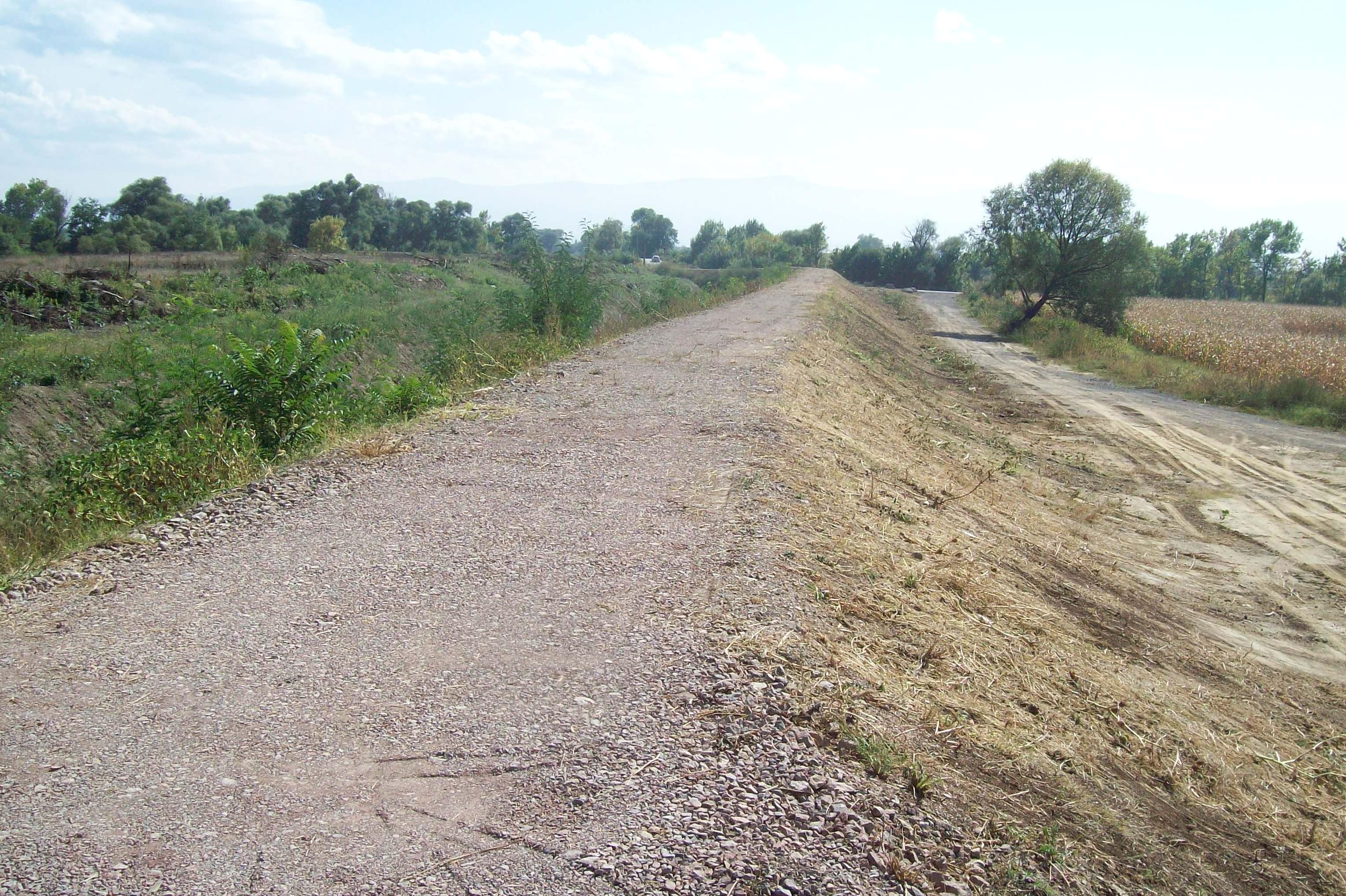Приключи ремонтът и надграждането на дигата на река Лесновска