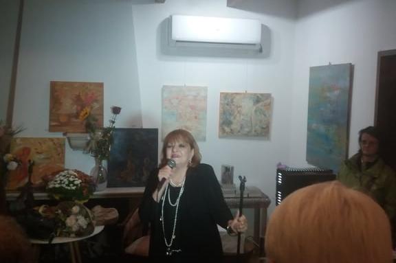 Богдана Карадочева  ориса най-софийската книга с карта на местата за целува