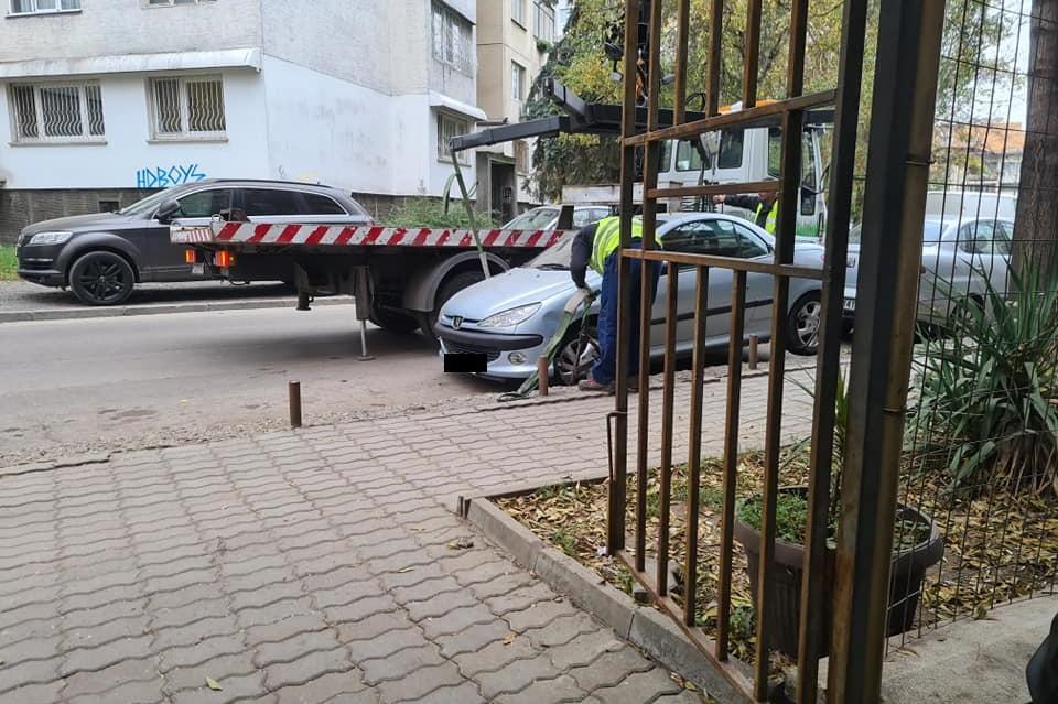 След два дена: Паяк отново налази неправилно паркирал автомобил в „Хаджи Ди