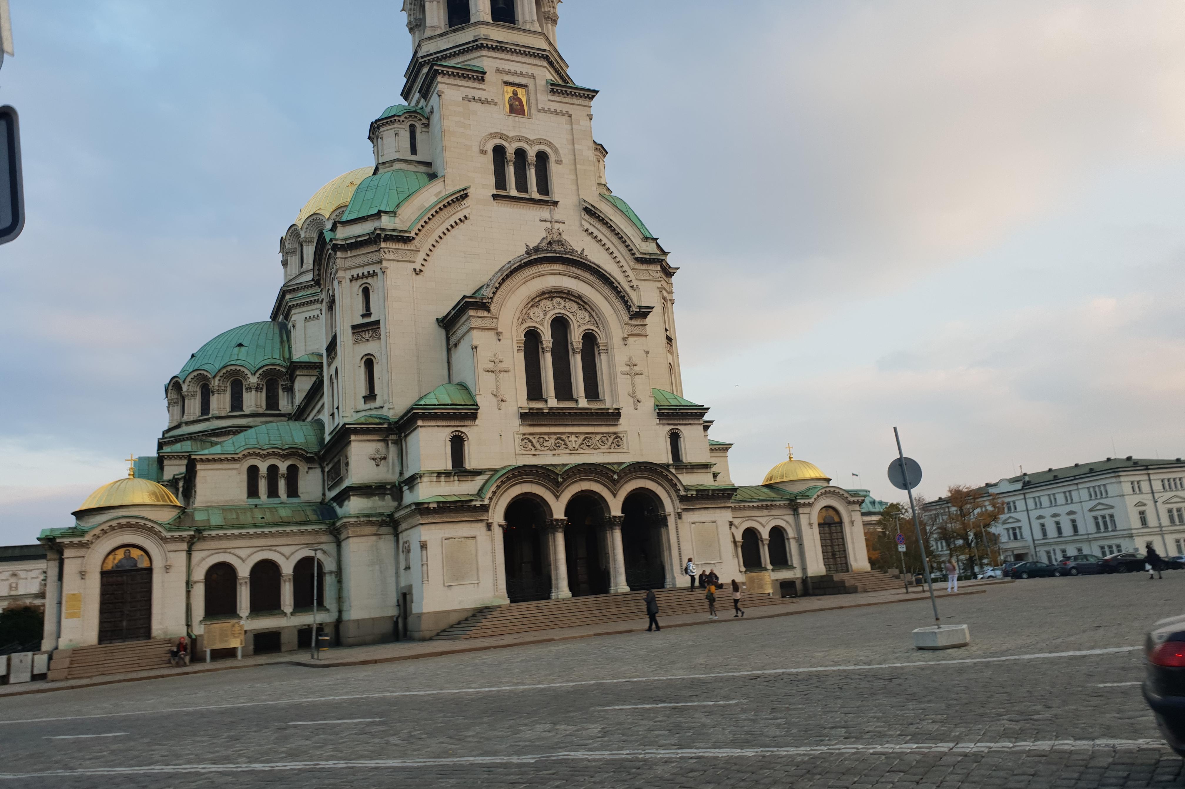 Храмът "Свети Александър Невски" чества своя зимен празник