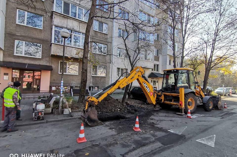 Направиха нова отводнителна шахта на улица "Апостол Карамитев"