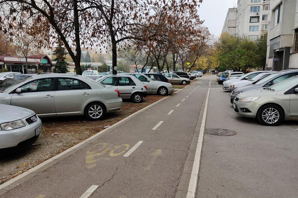 Автомобили превзеха зелените площи в „Младост 3“ (СНИМКИ)