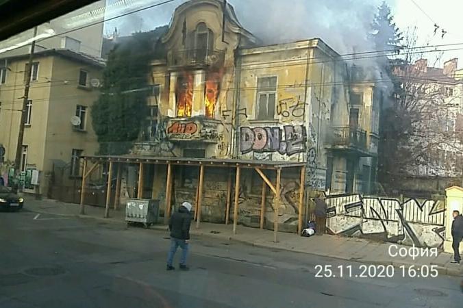 Опожарената къща на "Скобелев" е собственост на Фимен ЕООД