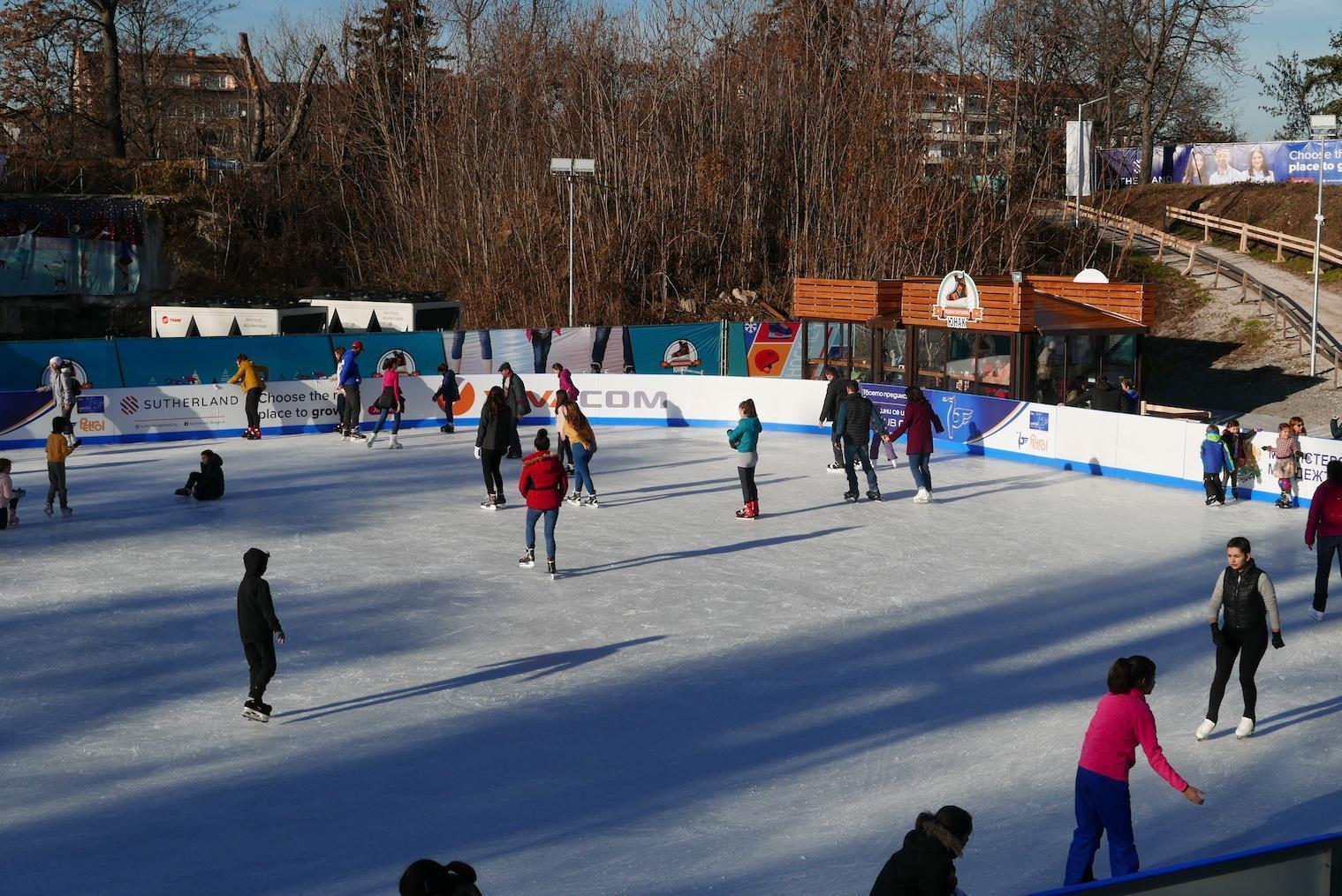 Откриват ледената пързалка на стадион "Юнак"