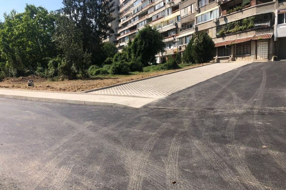 Нови паркоместа и тротоар на улица "Рачка"
