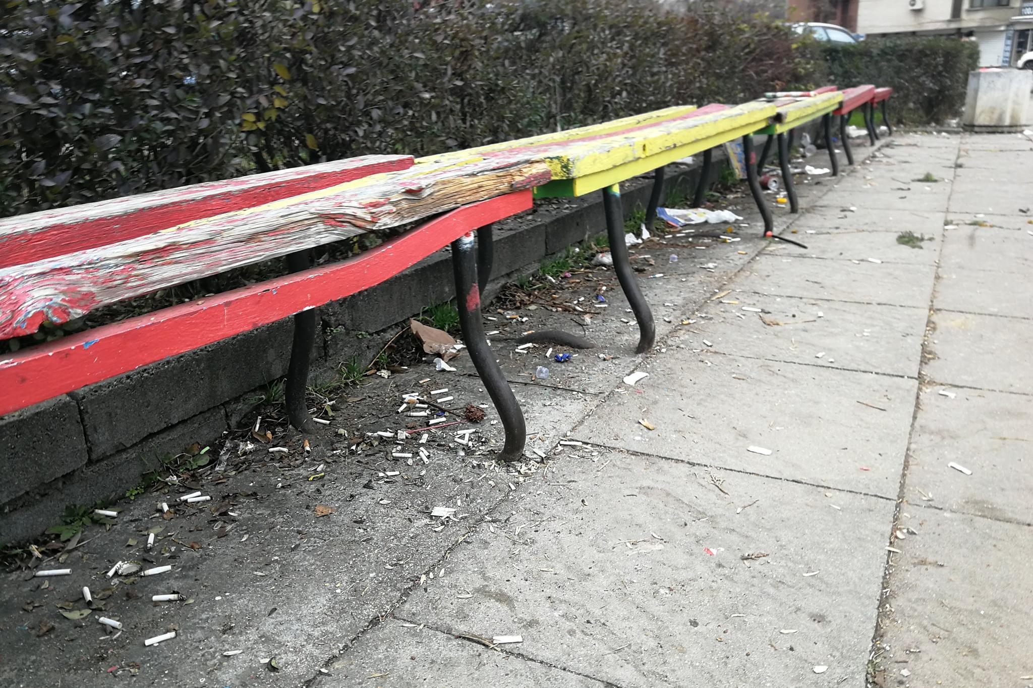 Скована маса и пейки от палети възмутиха столичани в Слатина (СНИМКИ)