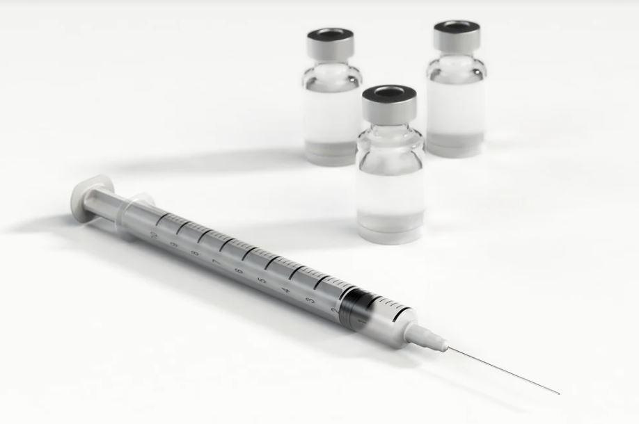 Изготвят списъците на желаещите да се ваксинират лекари до четвъртък