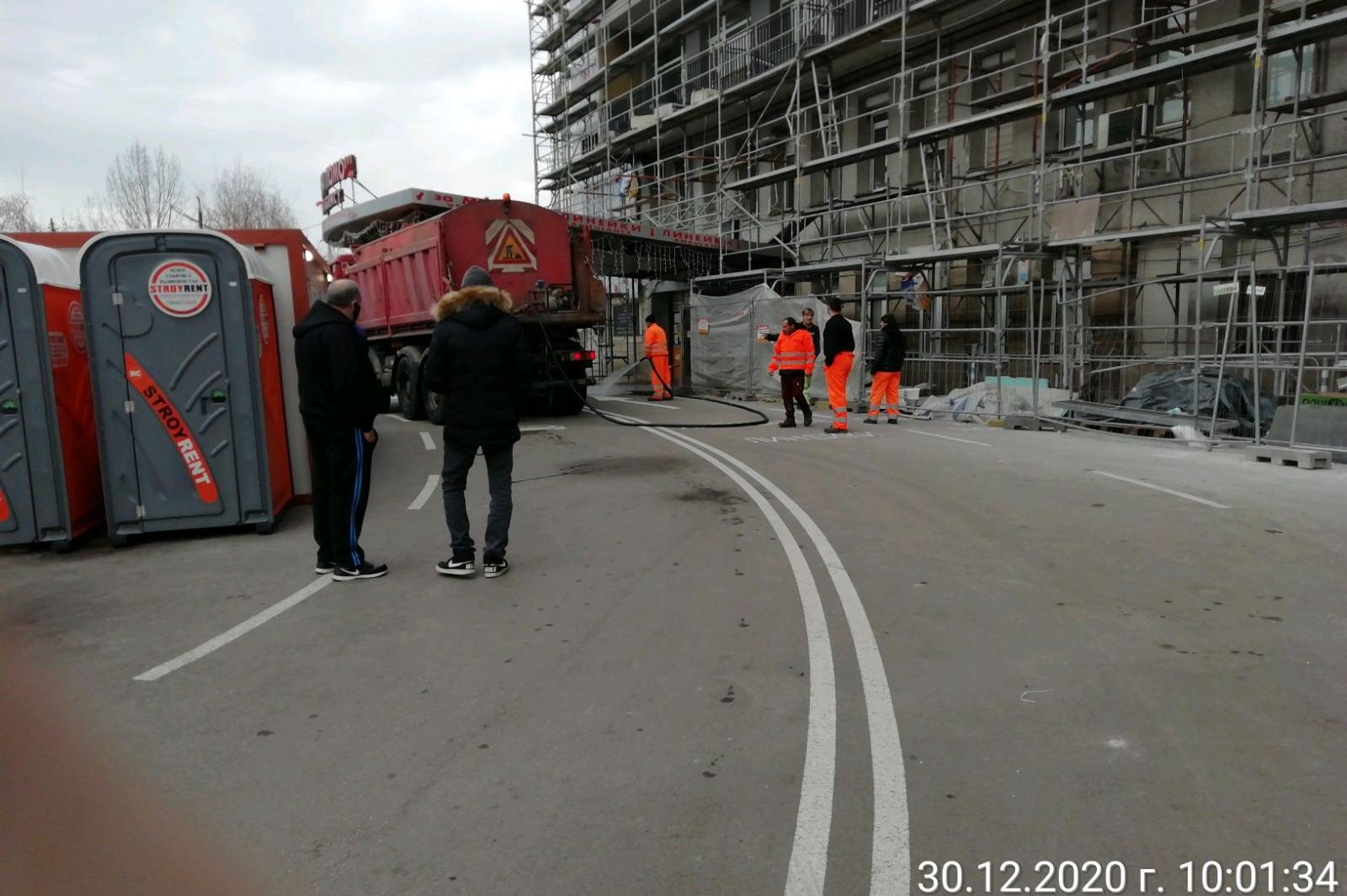 Дезинфекцират основни булеварди в София (СНИМКИ)