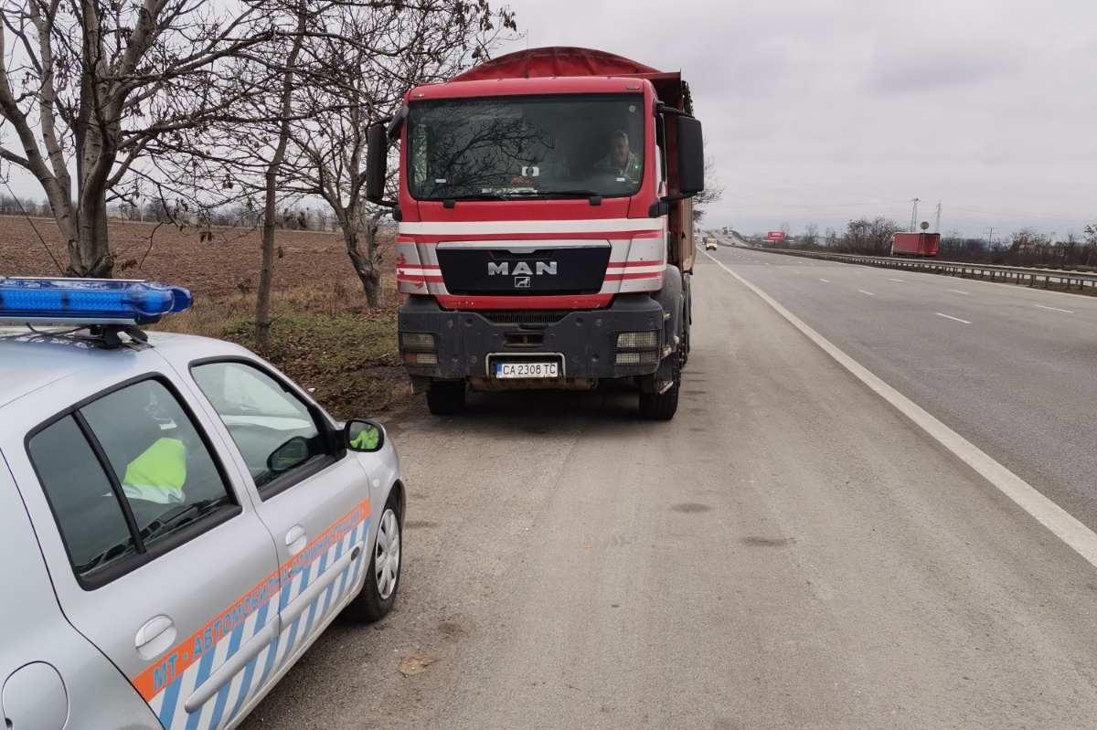 КАТ и ДАИ с проверки на Околовръстен път и бул. Ботевградско шосе (СНИМКИ)