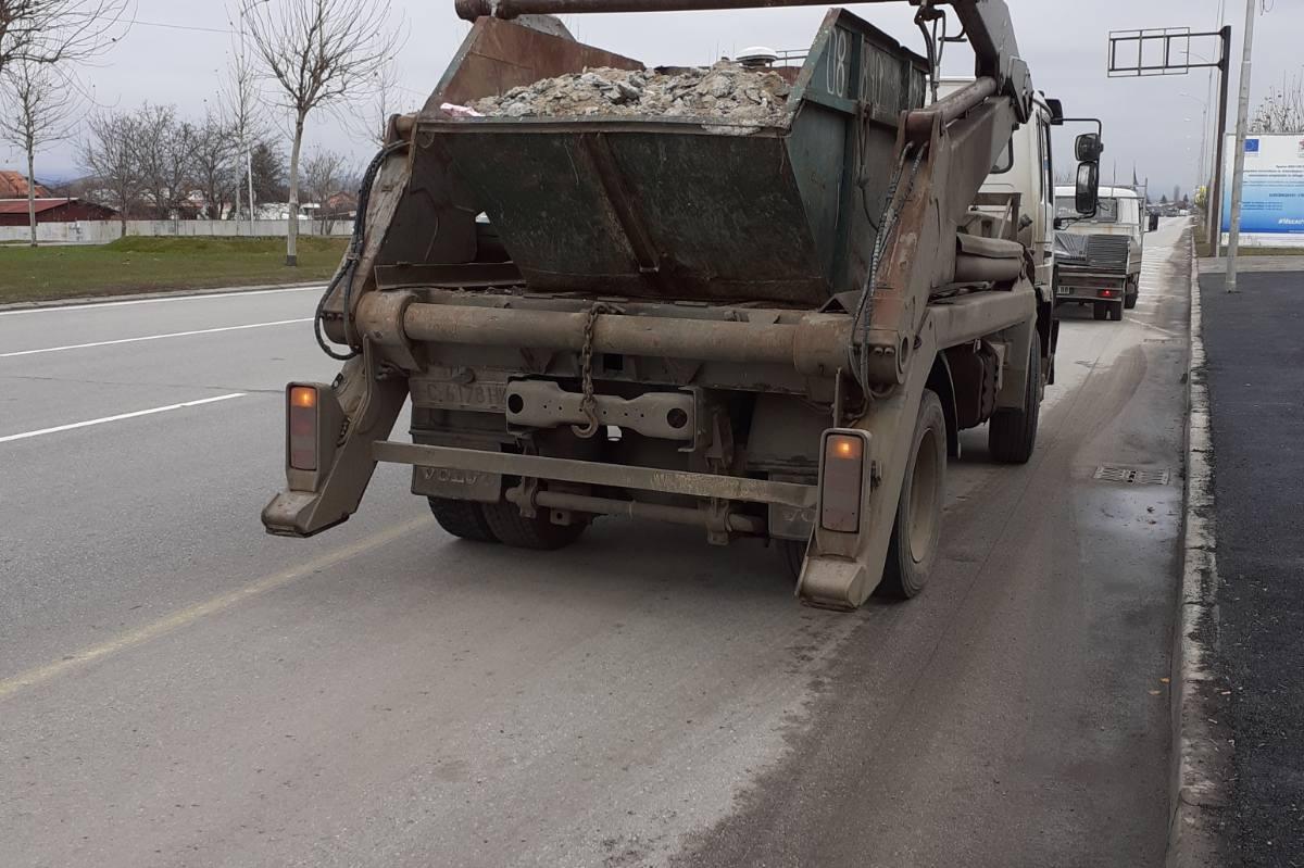 Четирима шофьори с актове заради мръсни камиони на бул. "Ботевградско шосе"