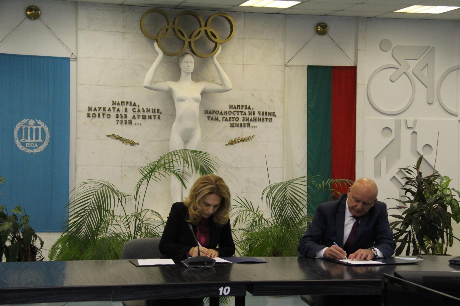 Вицепремиерът М. Николова и ректор на НСА подписаха договор за сътрудничест