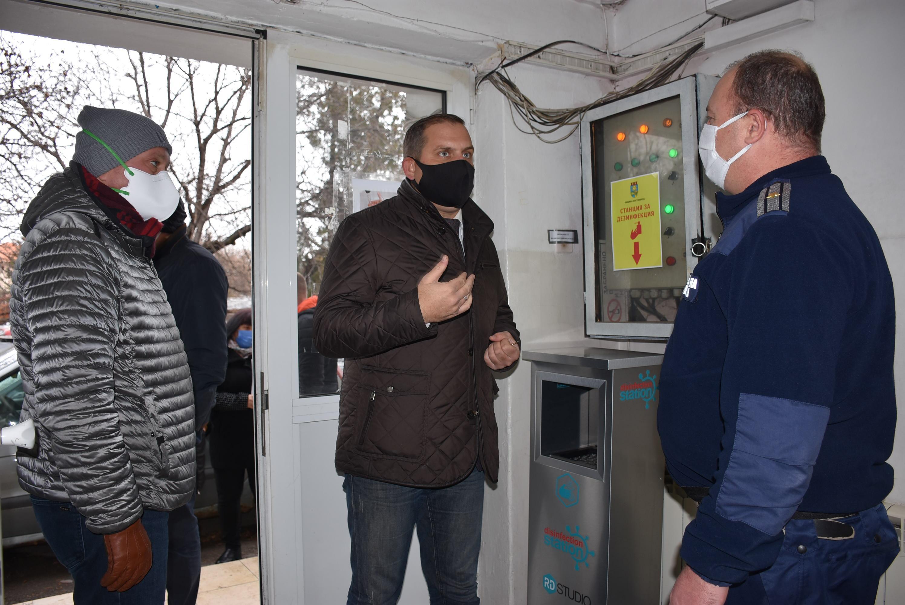 Община Костинброд постави 5 автоматични станции за дезинфекция в публични с
