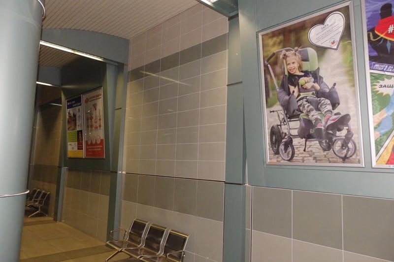 В софийското метро: Всички деца се усмихват на един и същ език