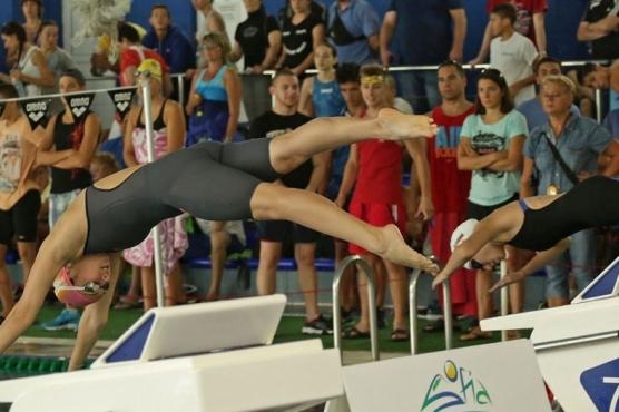 50-годишен сред участниците на родния шампионат по плуване в София