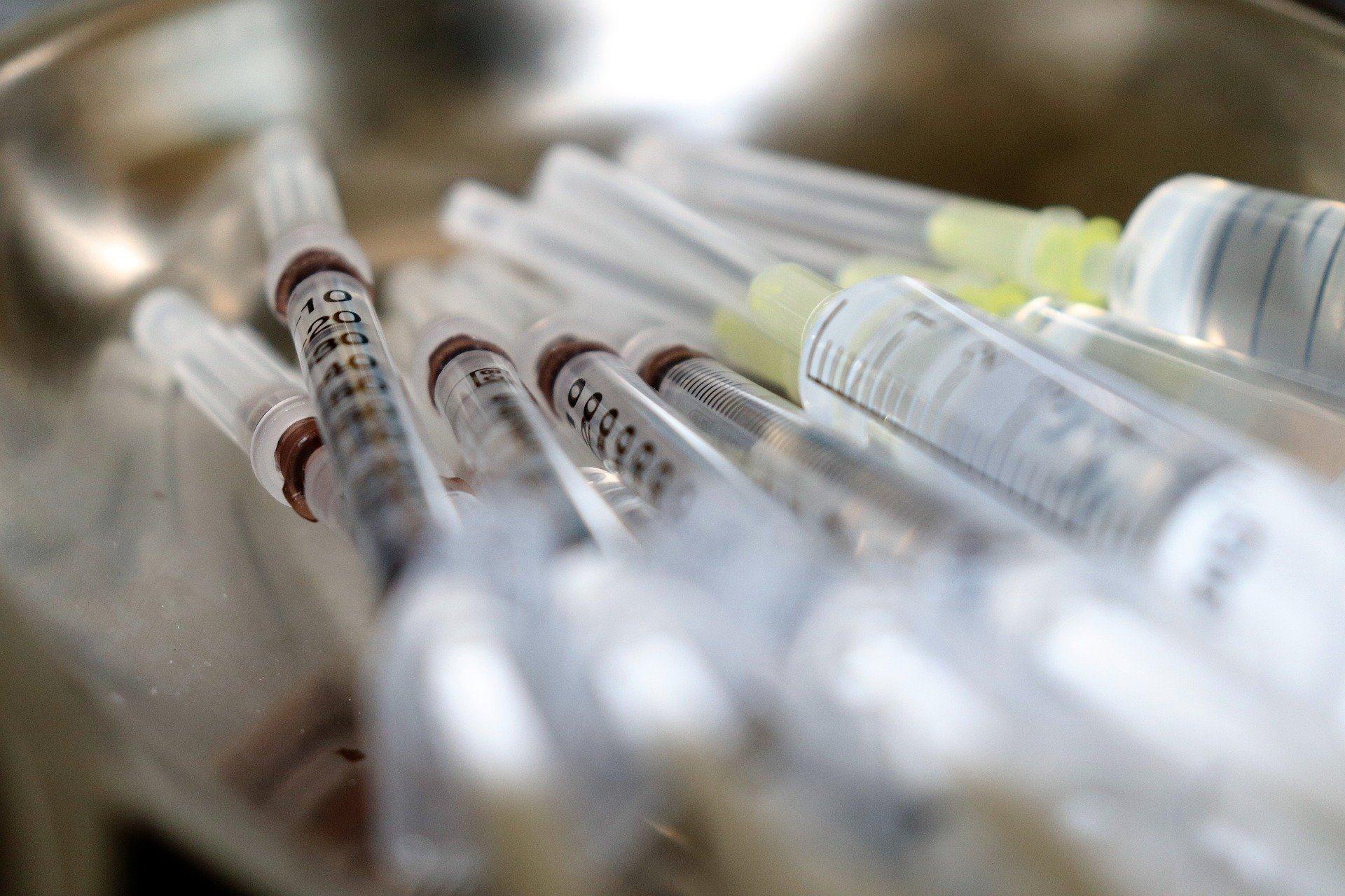 В две софийски болници стартира ваксинацията срещу COVID-19
