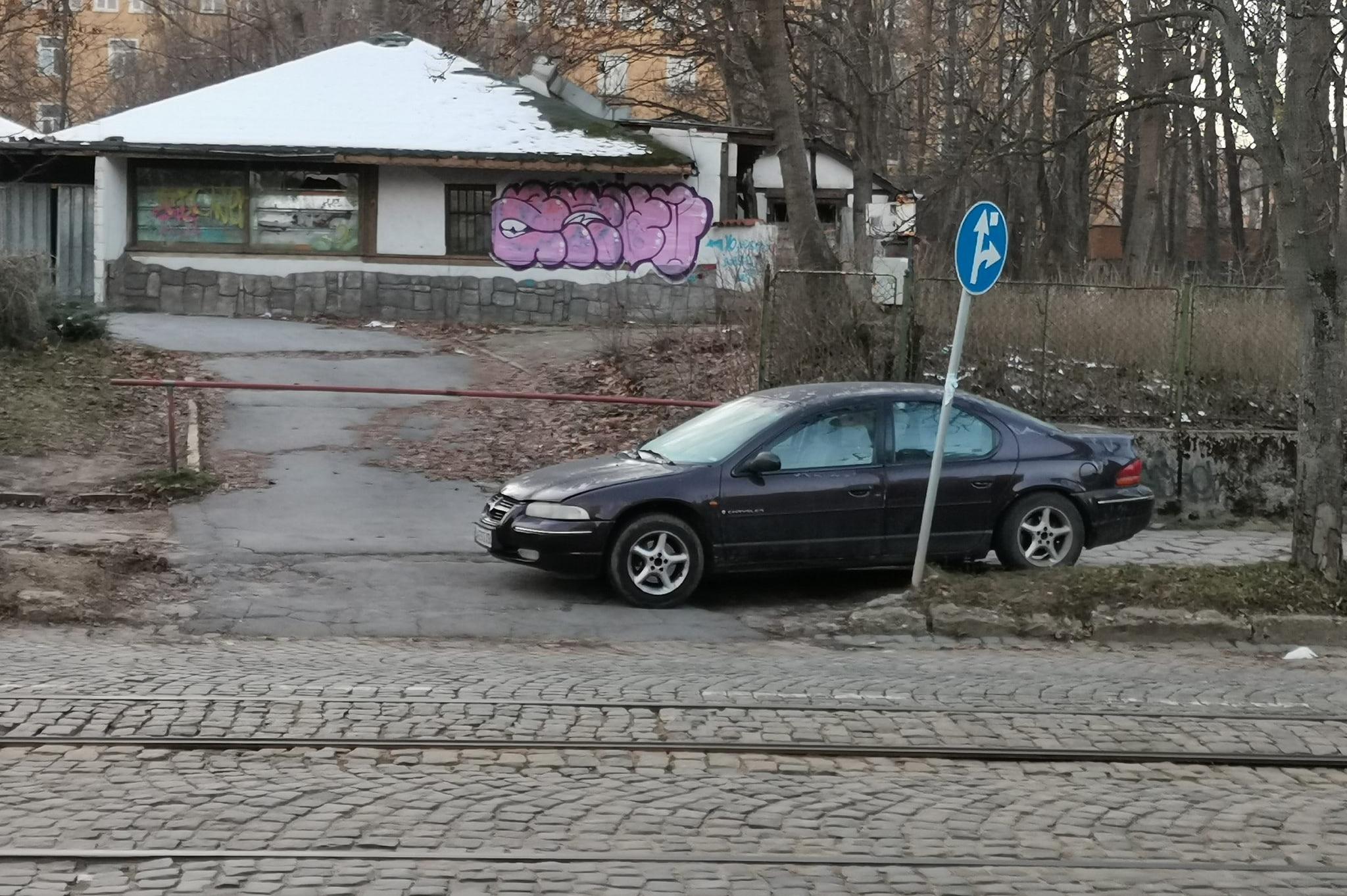 Незаконен безплатен паркинг възмути столичани в Лозенец (СНИМКИ)