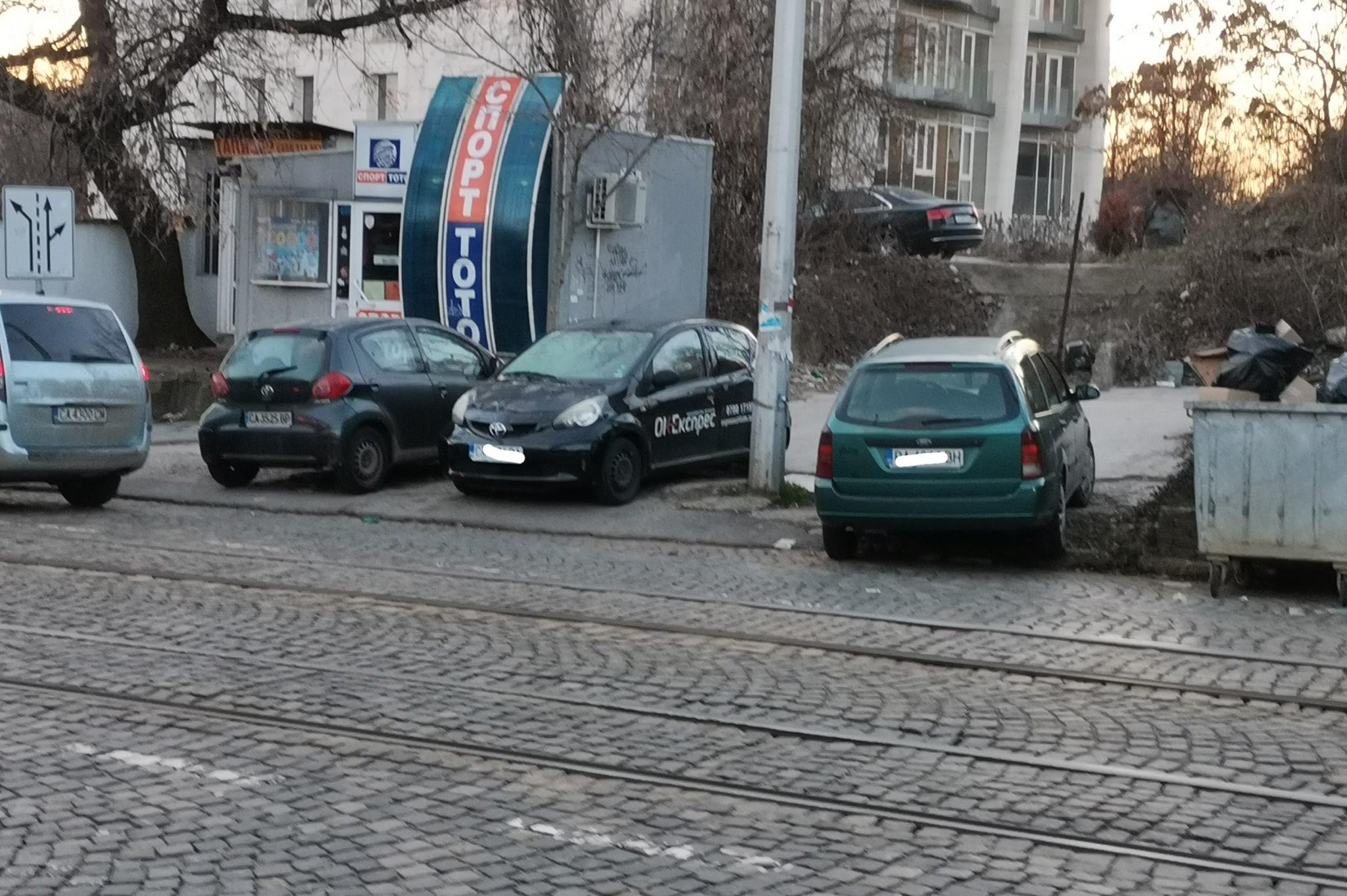 Незаконен безплатен паркинг възмути столичани в Лозенец (СНИМКИ)