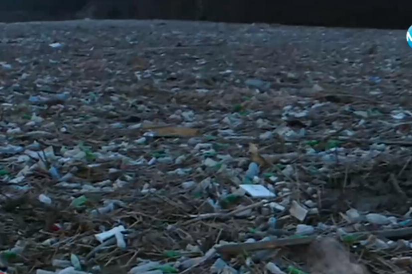 Стартира прокурорска проверка за отпадъците в река Искър край Своге