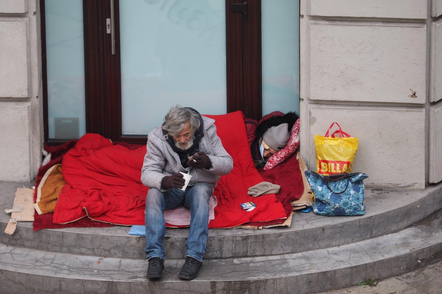 Столична община изпрати мобилен екип при бедстващи бездомници на "Съборна"