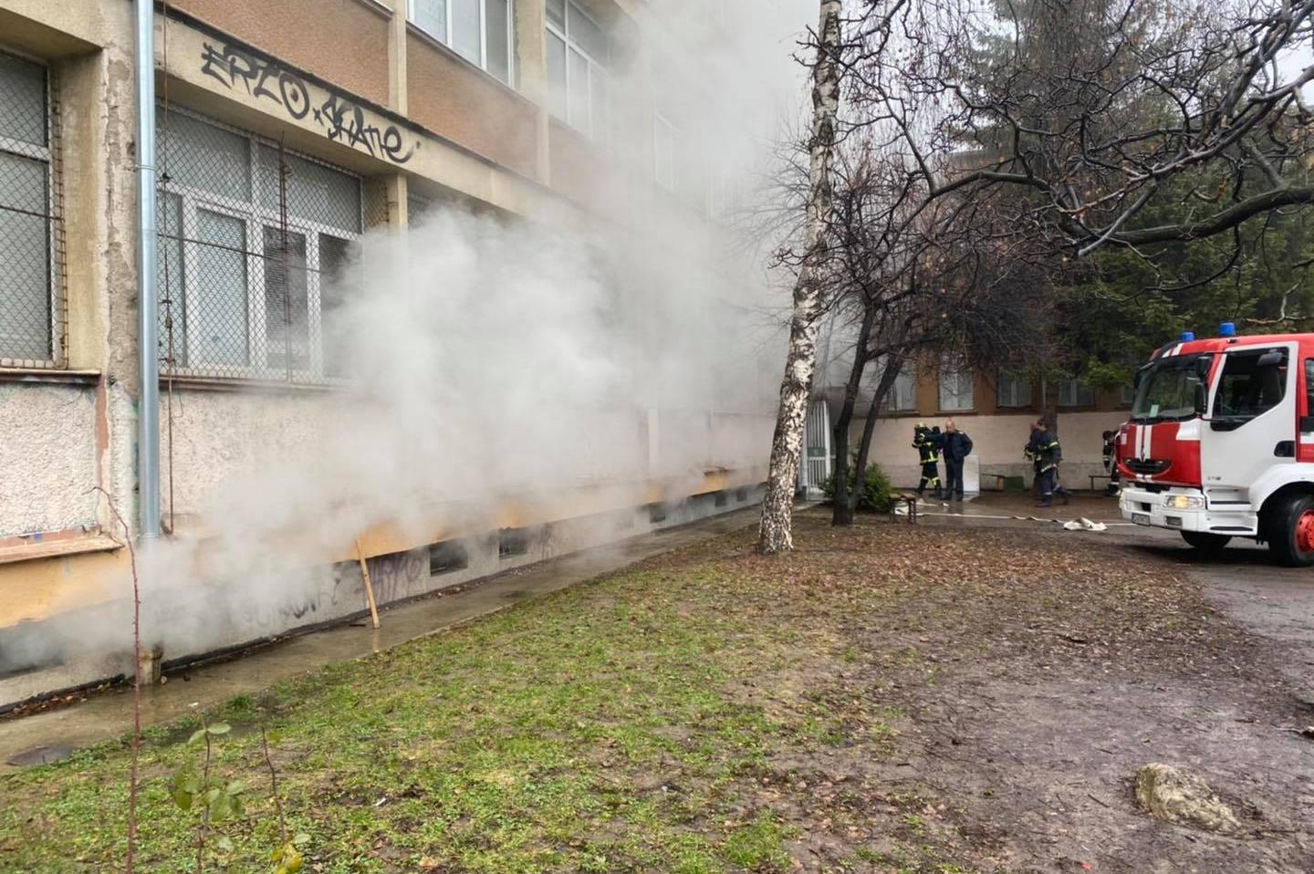 Пожар в мазето на 93 - то училище "Александър Теодоров Балан"