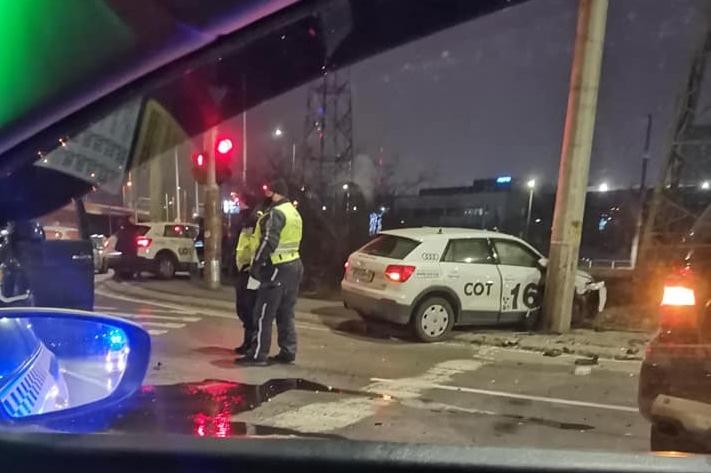 Кола на СОТ катастрофира в Дружба 1 на кръстовището на Искърско и "Хр. Колу