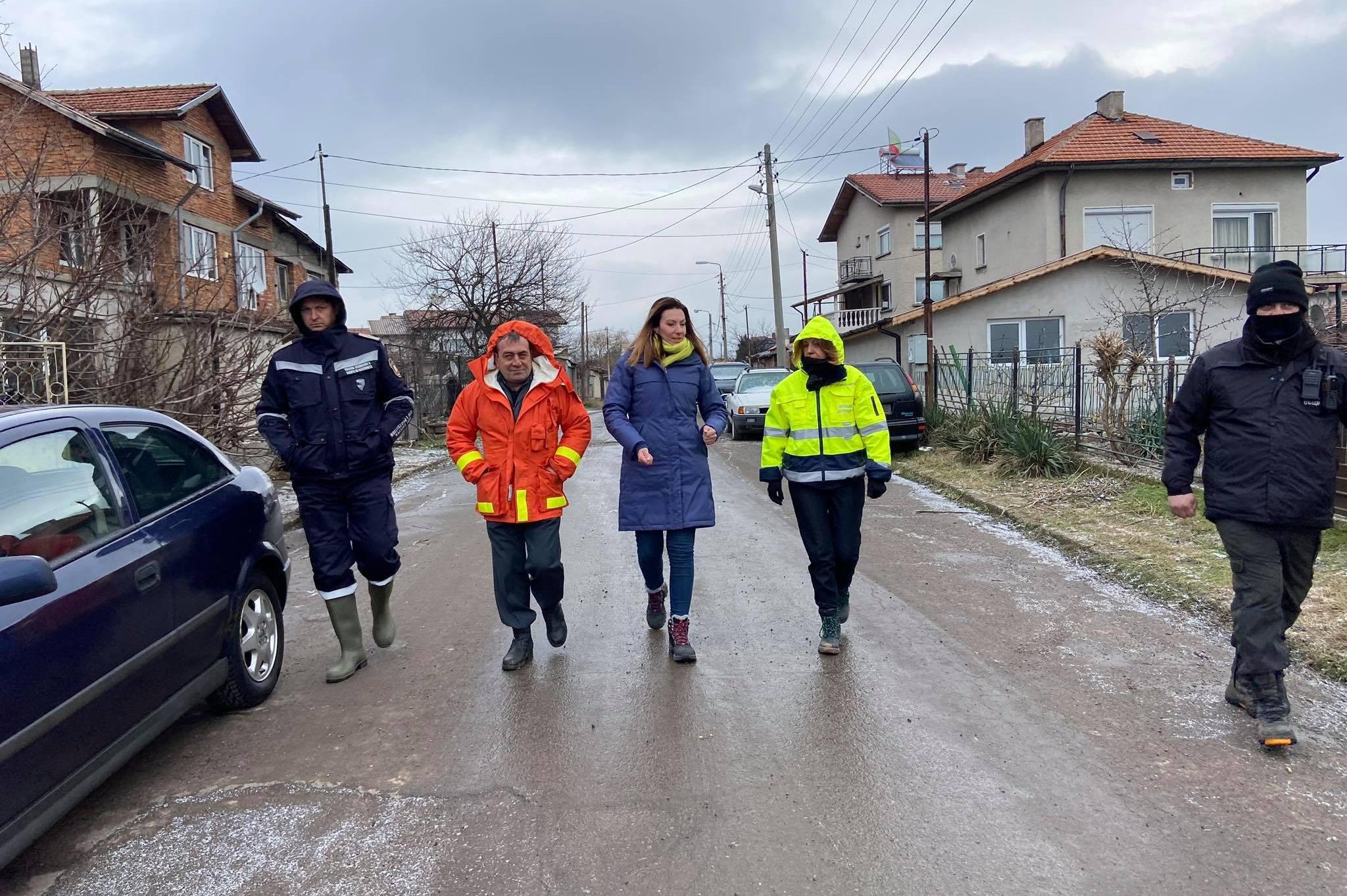 Кметът на София провери работата на аварийните екипи в наводнени райони