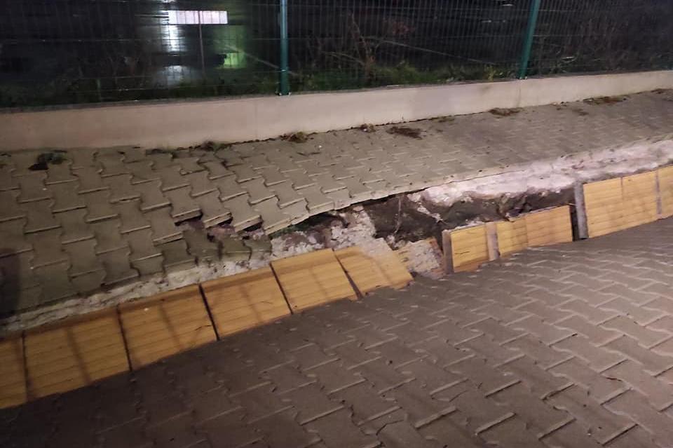 Обезопасиха пропадналия тротоар и път на столичната "Георги Софийски"
