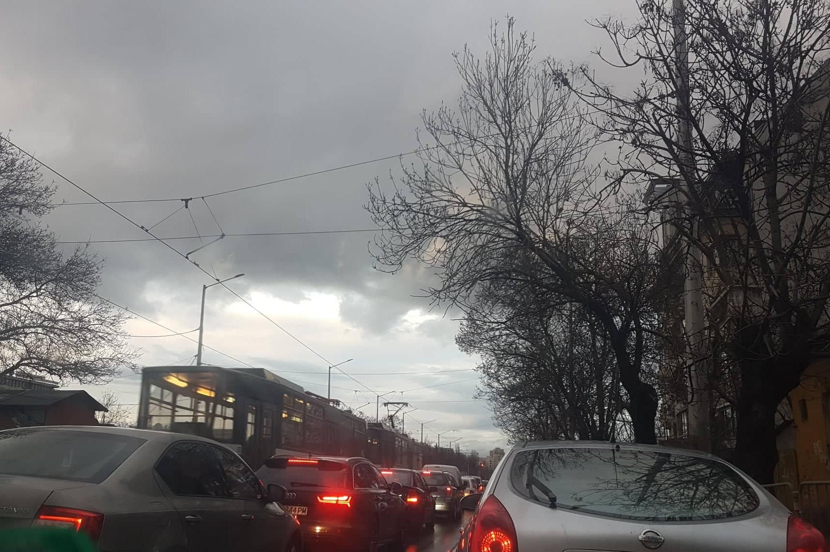 Натоварен трафик по бул. Константин Величков