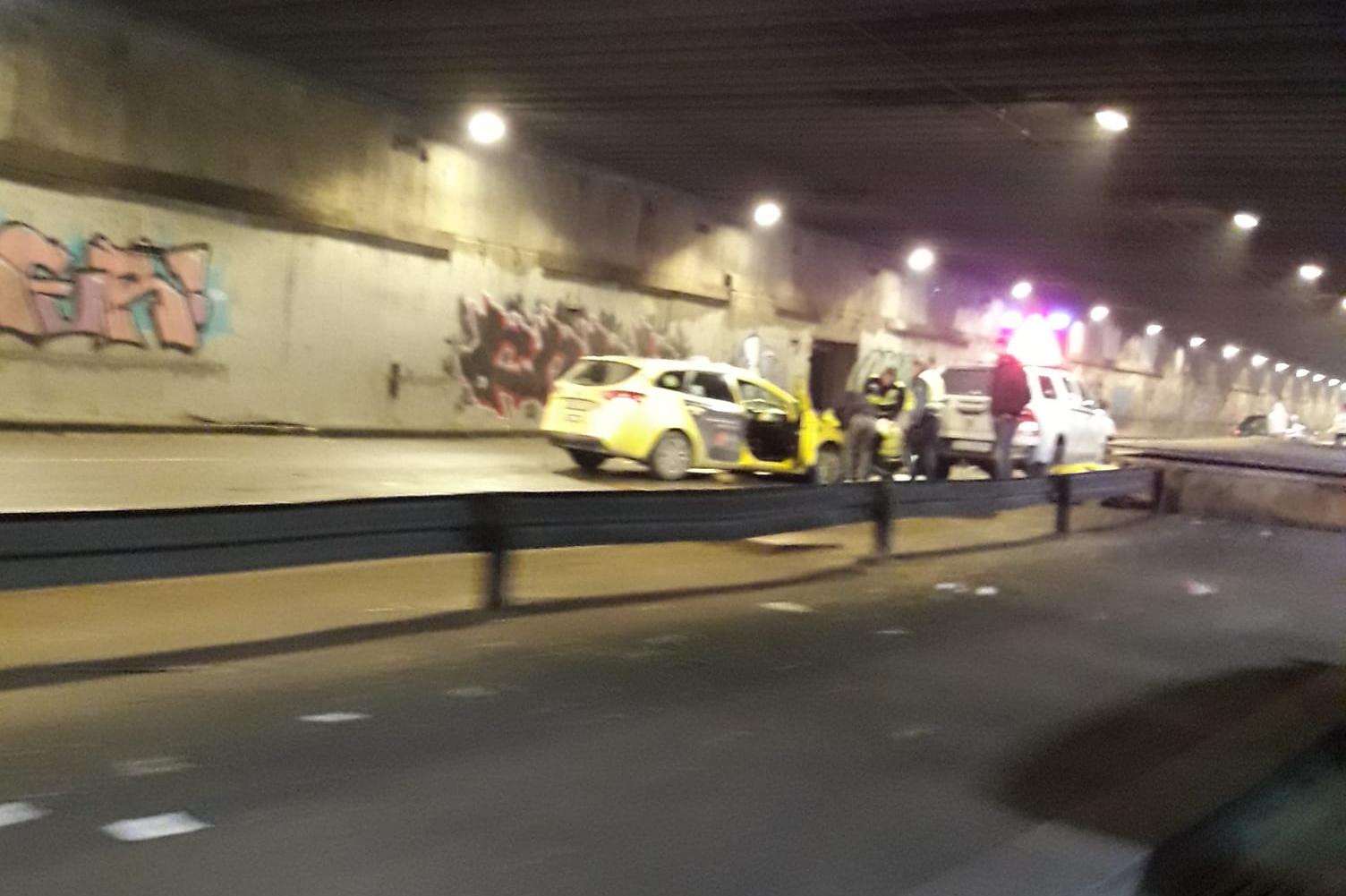 Тежка катастрофа в тунела на НДК, трафикът е натоварен