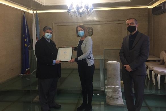 Кметът на София връчи грамота на д-р Максим Бенвенисти