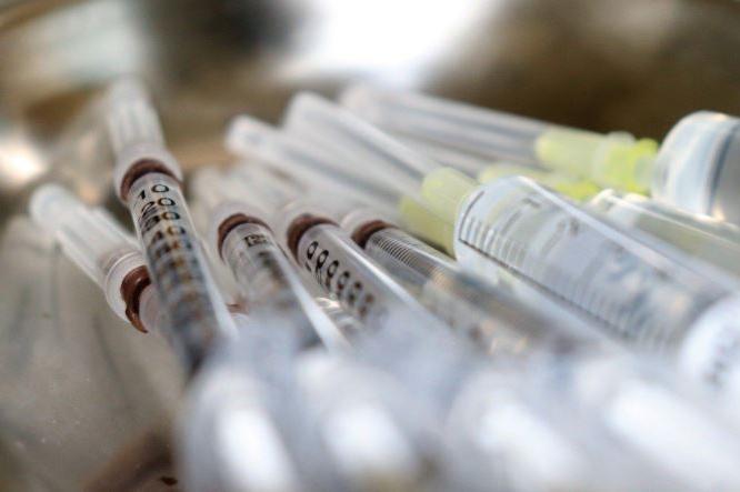 Нови 260 заразени в София за денонощие, още 3735 ваксинирани за страната