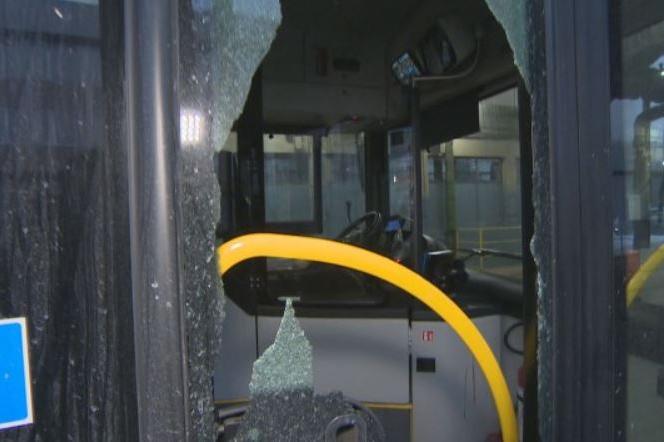 Издирват пътника, нападнал с чук шофьора на автобус 280