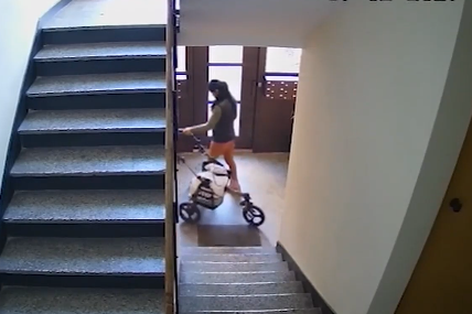 В "Хаджи Димитър": Жена открадна бебешка количка в средата на деня