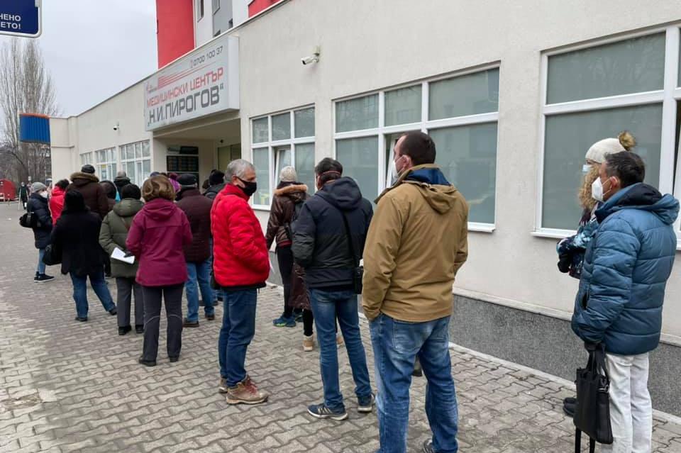 Само за  ден в "Пирогов" са сложени 560 ваксини