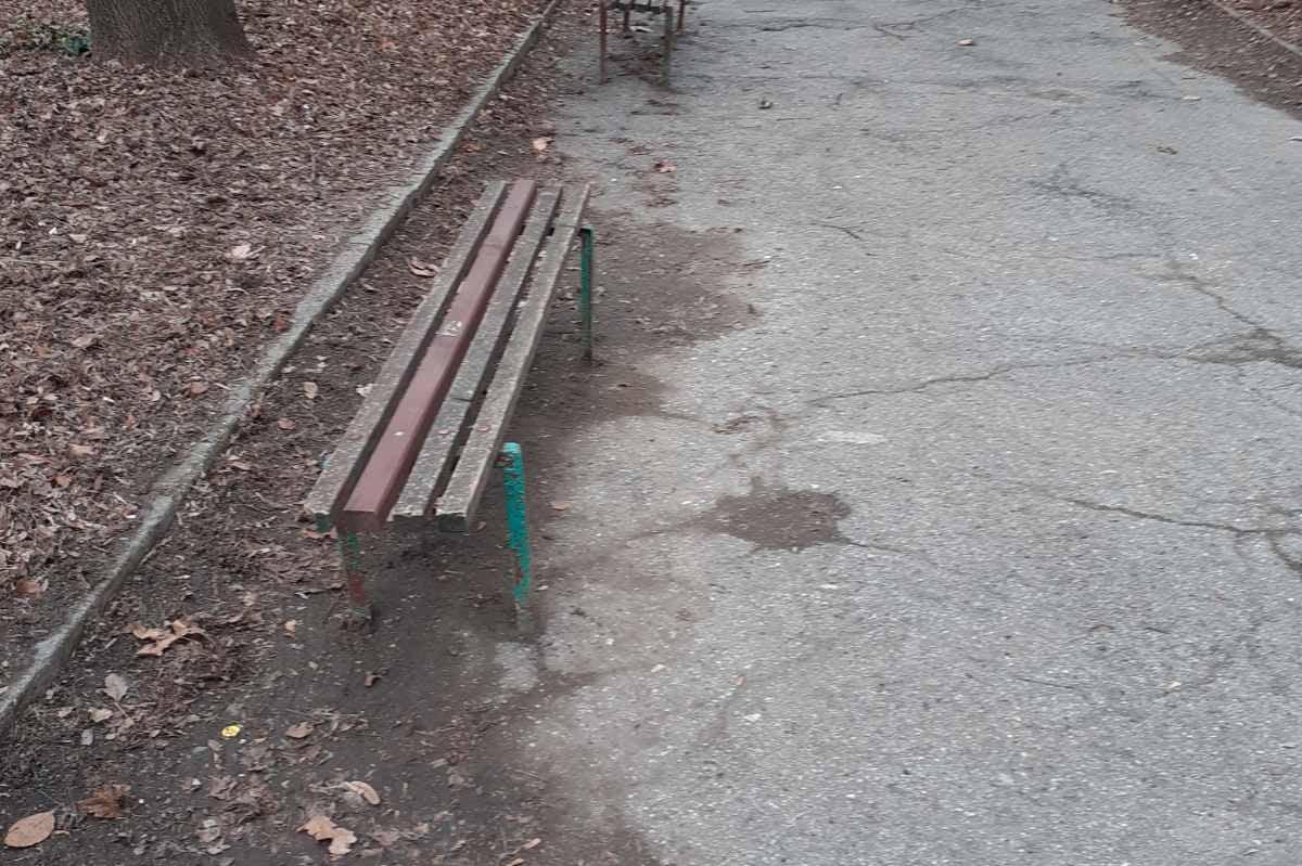 Ремонтираха счупените от вандали пейки в "Иван Вазов"