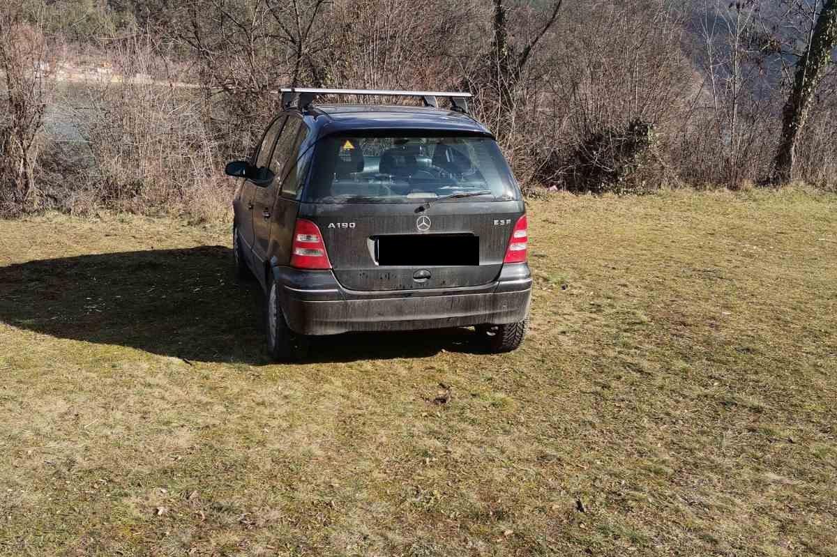 Шофьор, паркирал в зелените площи до езеро Панчарево, отнесе акт (СНИМКИ)