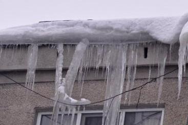АПП: Махнати са ледени висулки от пет района на София