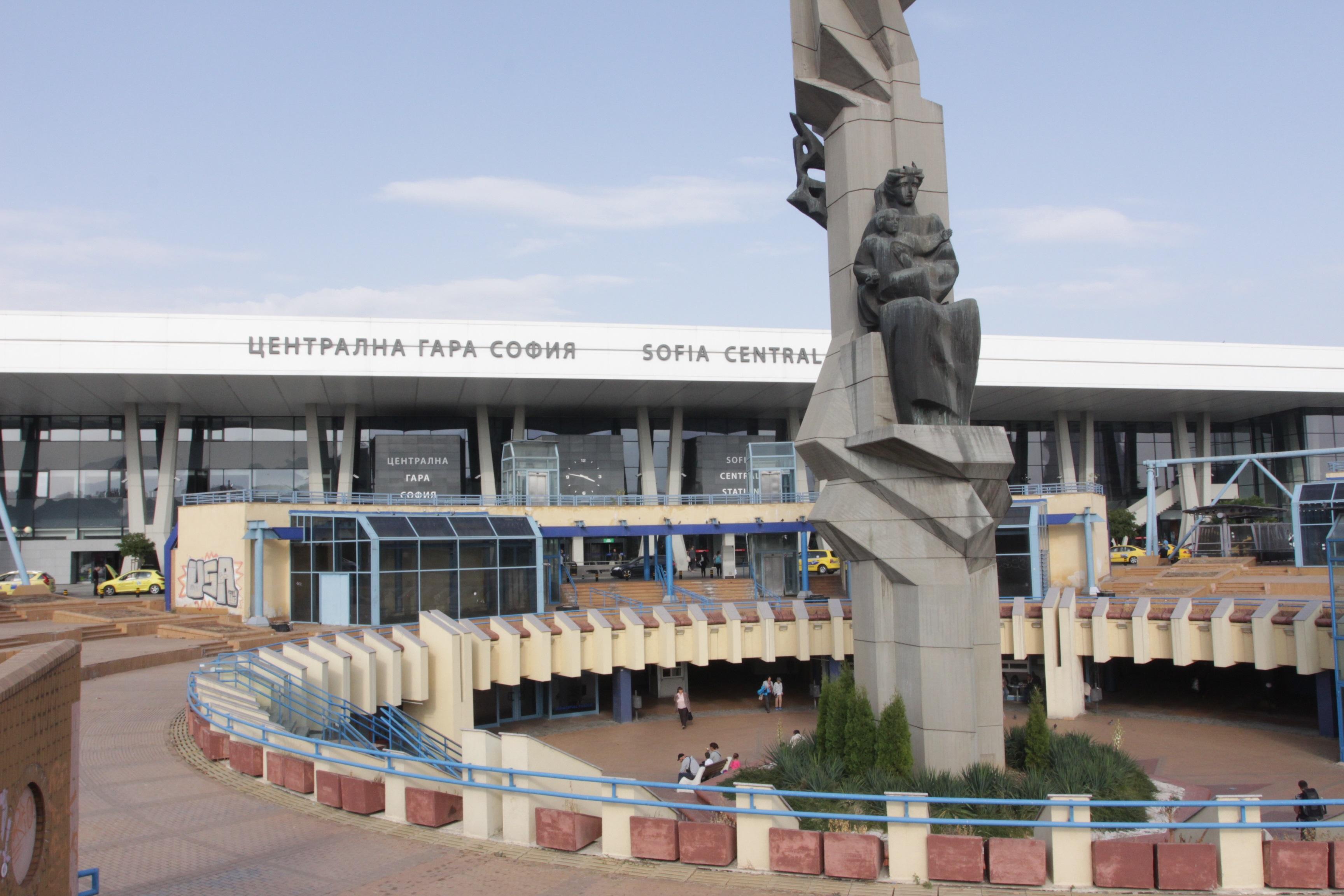 БДЖ слага автомати за билети на Централна гара в София