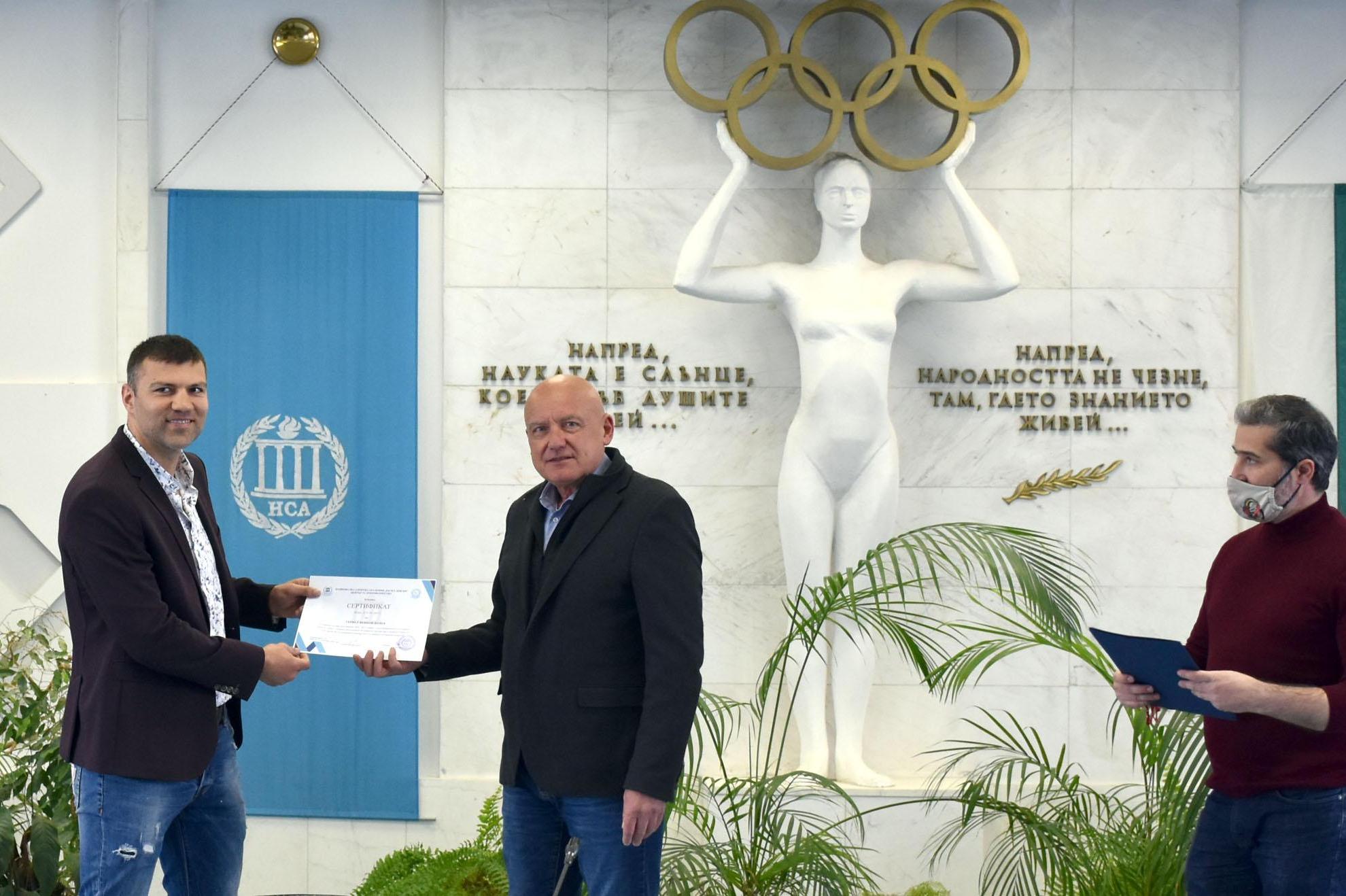 Признание: НСА удостои Тервел Пулев със сертификат за доброволчество