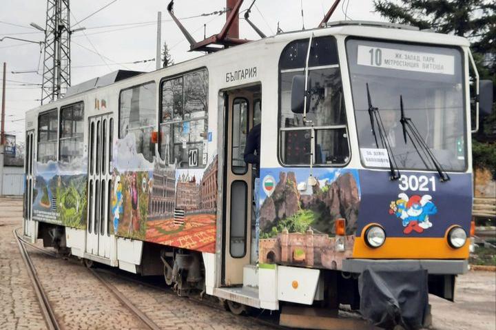 Трамвай - галерия вози столичани по линия №10 (СНИМКИ)