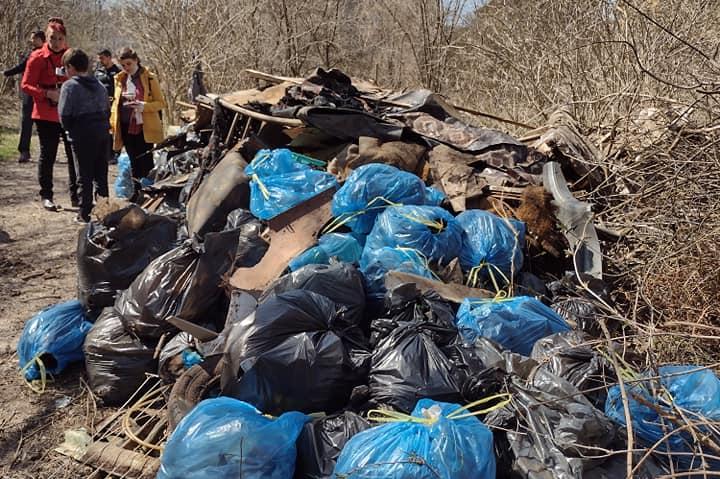 Жители на банкя заедно с кмета събраха тонове боклуци край Вердикал