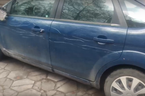 Неизвестни надраскаха жестоко паркирани коли в "Гоце Делчев"