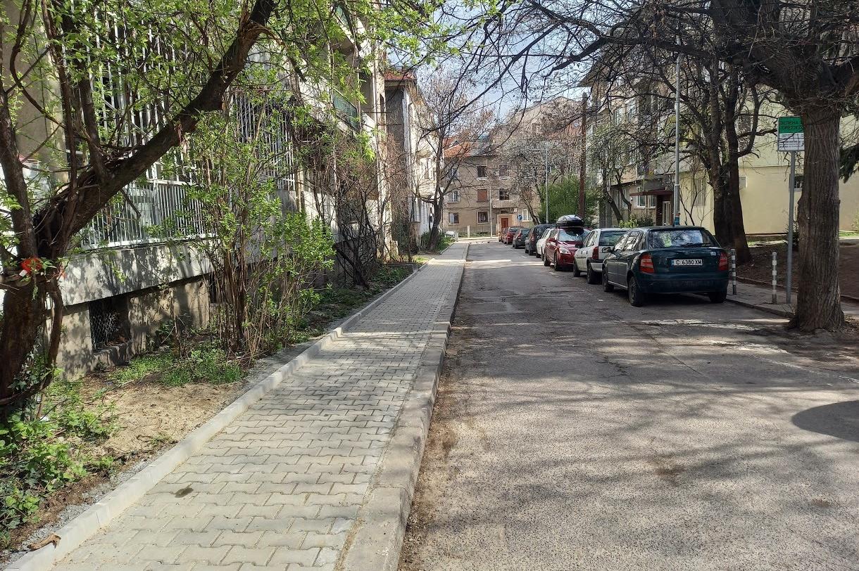 Тротоарът на улица "Равнец" е ремонтиран