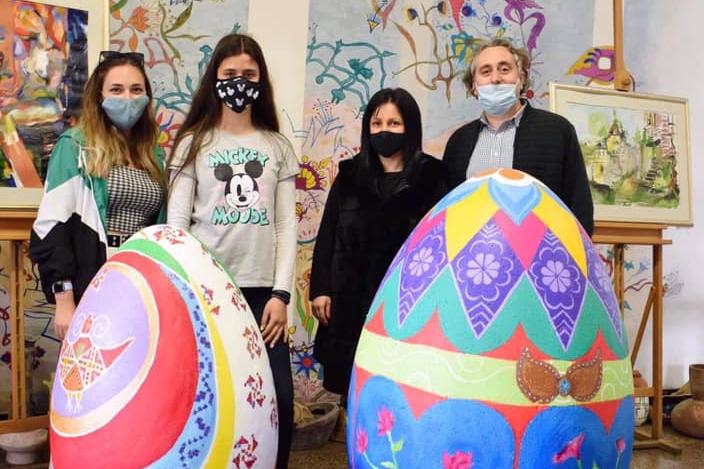 Огромно великденко яйце изписаха ученици от столичната гимназия „Проф. Нико