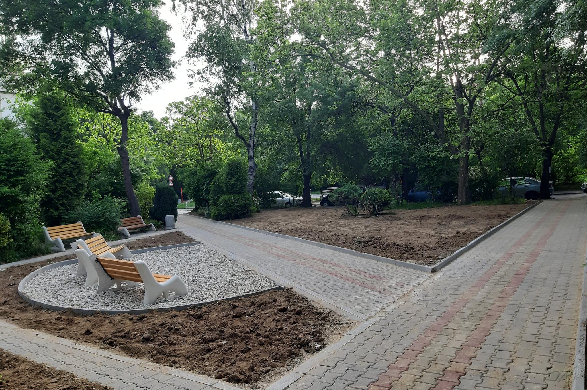 Изграждат нова градинка на ул. „Клисура“ в „Хаджи Димитър“ (СНИМКИ)