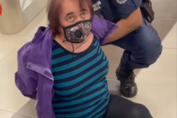 Възрастна жена е арестувана на метростанция "Овча купел" заради непристойно