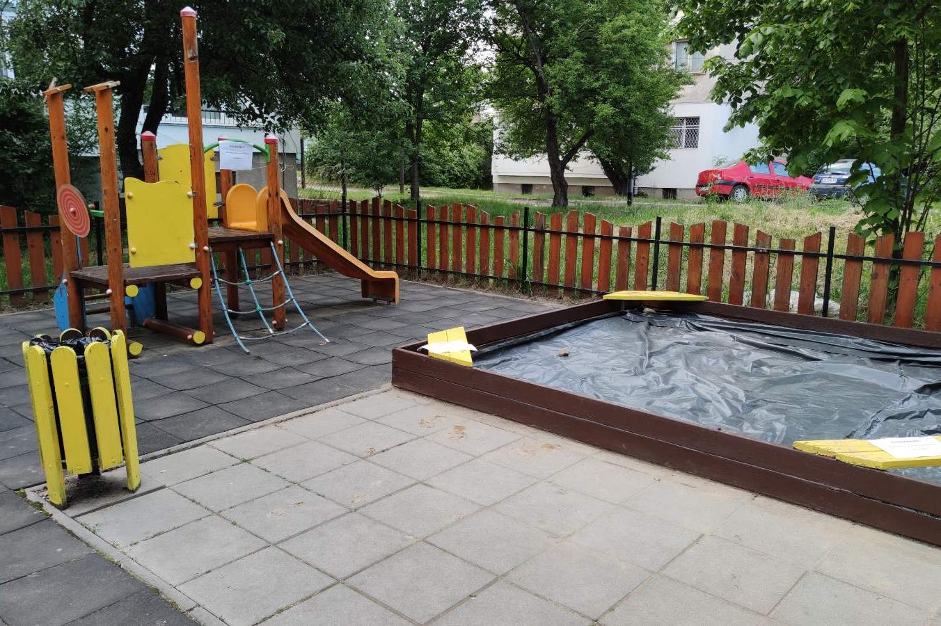 Добротворци: Живеещи в Княжево обновиха детска площадка с лични средства и 