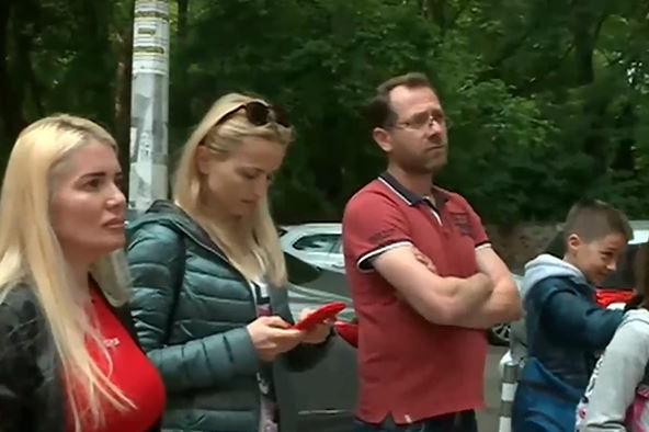 Родители в София протестират за отстранена учителка по математика